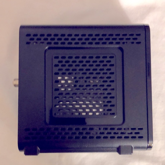 Motorola SURFboard Extreme Cable Modem (SB6121) - Picture 8 of 13